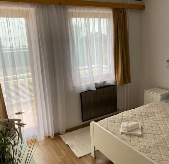 اتاق استاندارد چهار تخته, Global Apartmanház