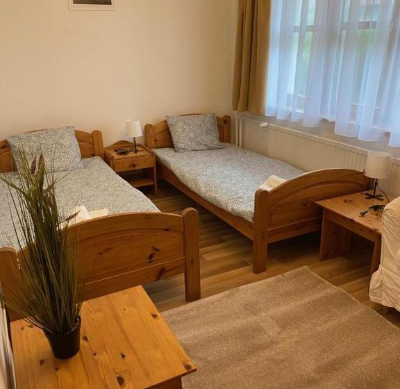 اتاق خانوادگی, Global Apartmanház