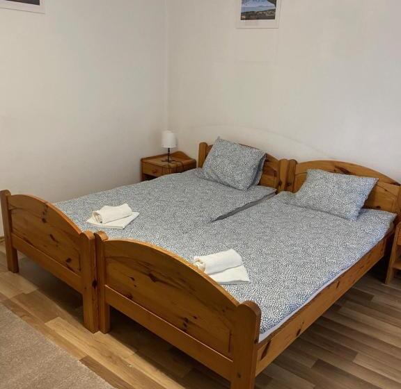 اتاق خانوادگی, Global Apartmanház