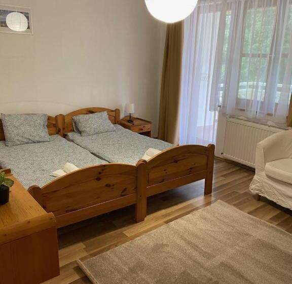 اتاق خانوادگی, Global Apartmanház