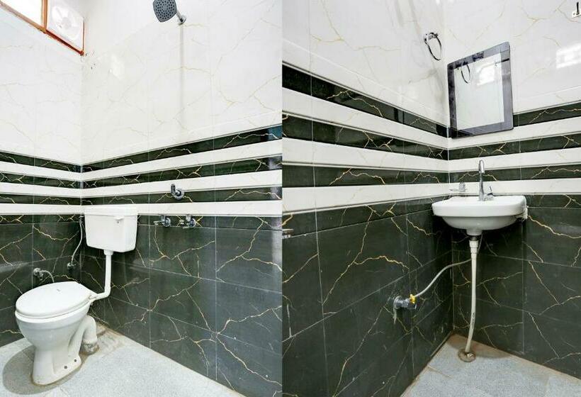 Трехместный Номер Классика, Oyo 81234 Rock Star