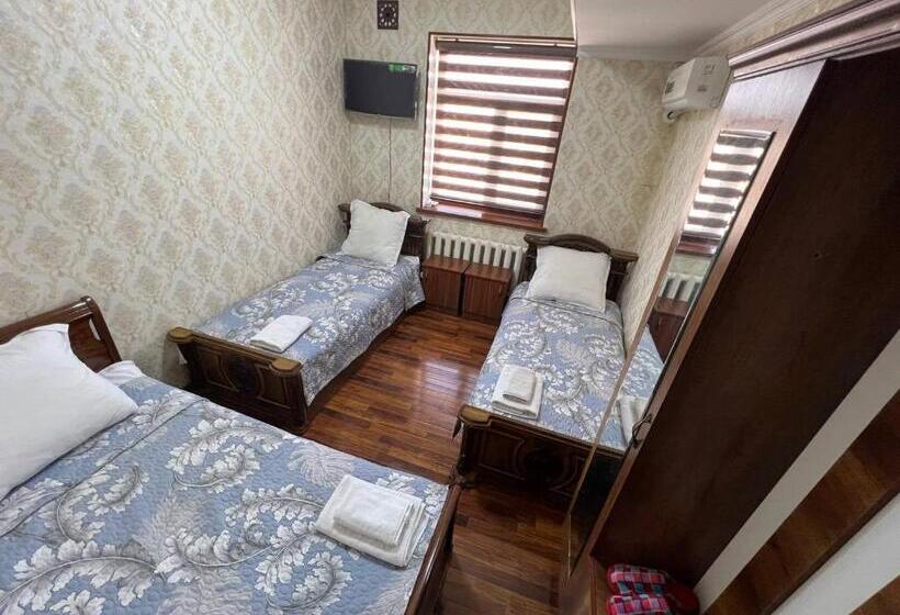 اتاق استاندارد سه نفره, Khamza Hostel