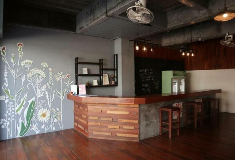 Кровать в Общей Комнате, Blessings Home & Café