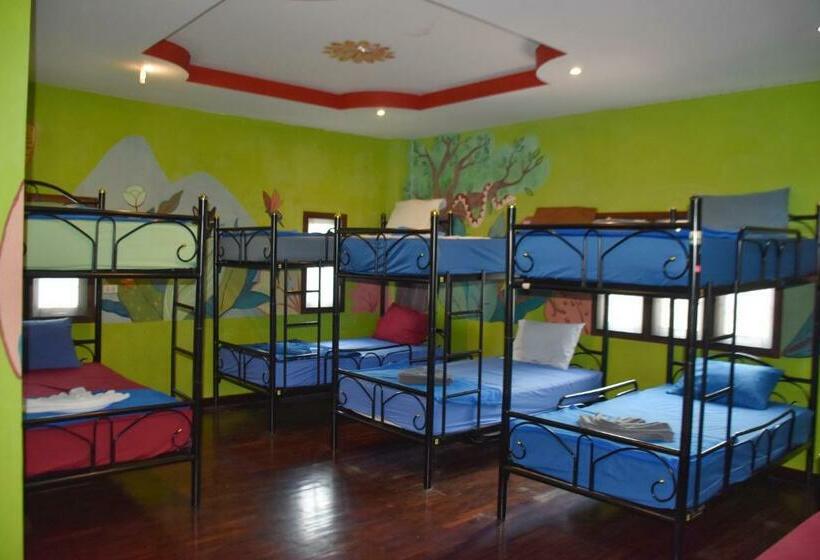 Кровать в Общей Комнате, Blessings Home & Café