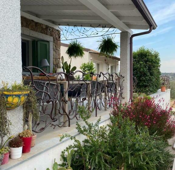 Standardzimmer mit Poolblick, Sweet Cugnana