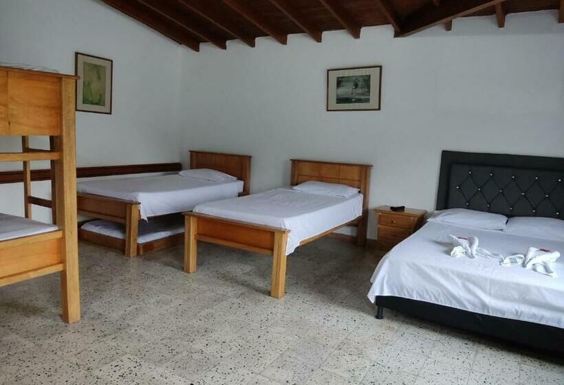 家庭间, Hosteria Puerta Del Nus