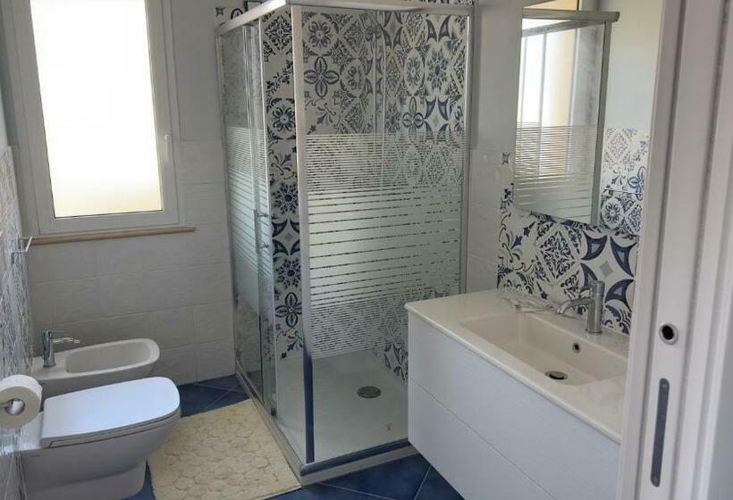اتاق استاندارد چهارنفره با بالکن, La Giara