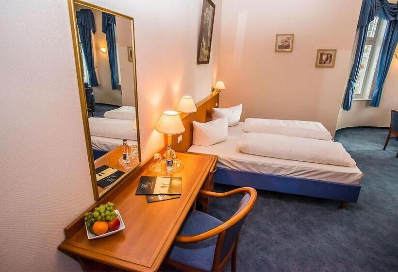 Номер Стандарт Трехместный, Golfhotel Denzerheide