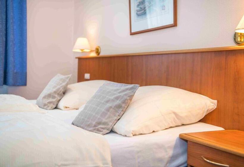 Номер Стандарт Трехместный, Golfhotel Denzerheide