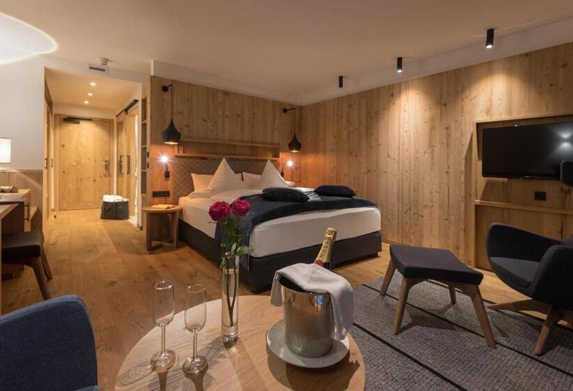 Студия Deluxe, Hindenburglinde