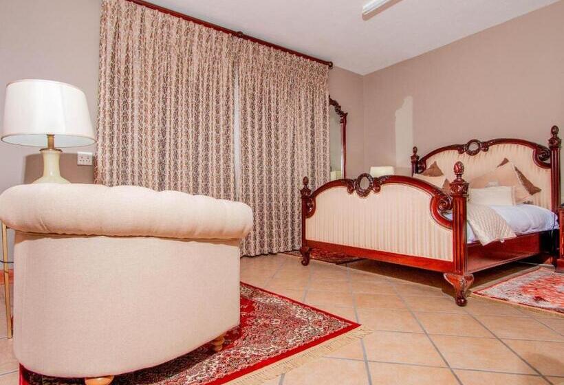 سوییت جونیور, Bophirima Boutique