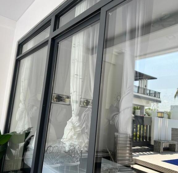 스탠다드 스튜디오 풀장 전망, Dampa Poolside Events & Accommodation