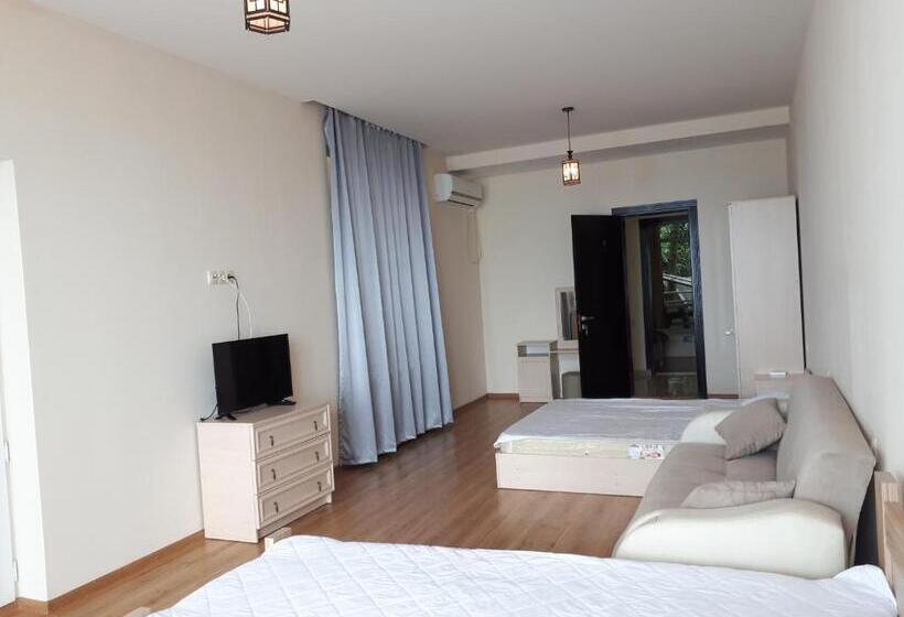 اتاق خانوادگی با چشم‌انداز دریا, Guest House Palma