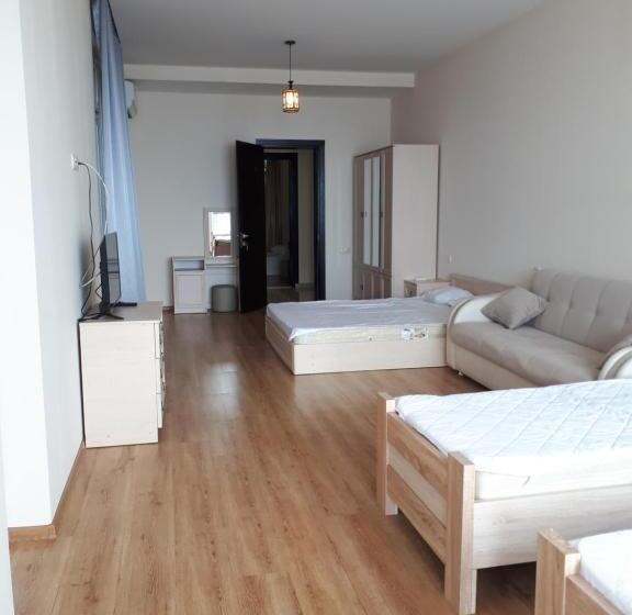 اتاق خانوادگی با چشم‌انداز دریا, Guest House Palma