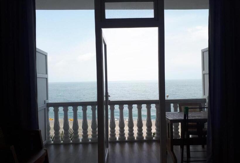 اتاق استاندارد چهار تخته با چشم‌انداز دریا, Guest House Palma