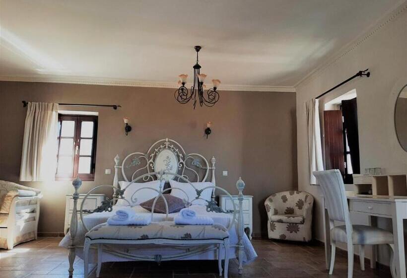 جناح مزود بتراس, Areos Polis Boutique