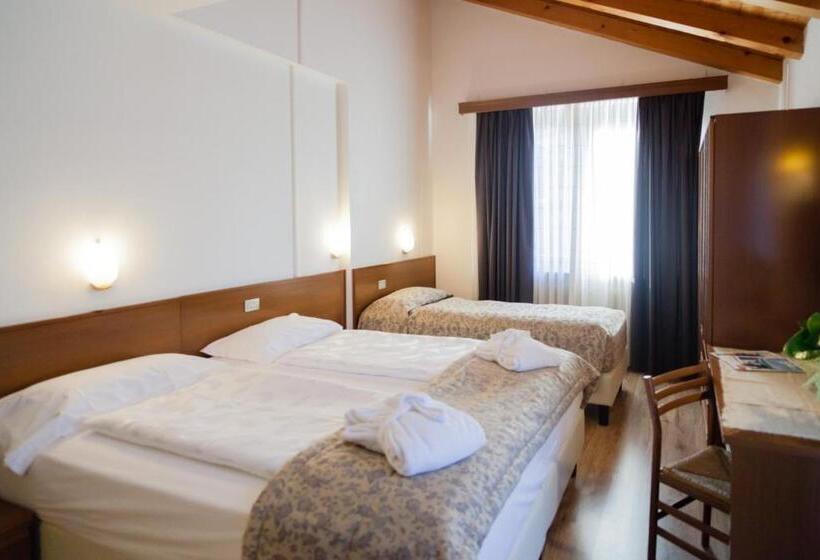 스탠다드 트리플 발코니 룸, Ariston Garden & Spa