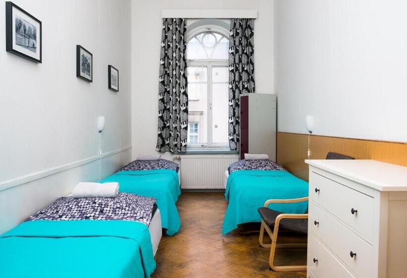 Pokój Trzyosobowy Standard Wspólna Łazienka, Hostel Diana Park
