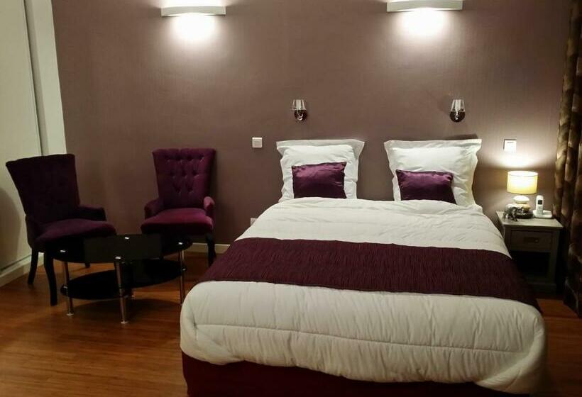 Economy Quadruple Room, Hôtel Paris Gambetta