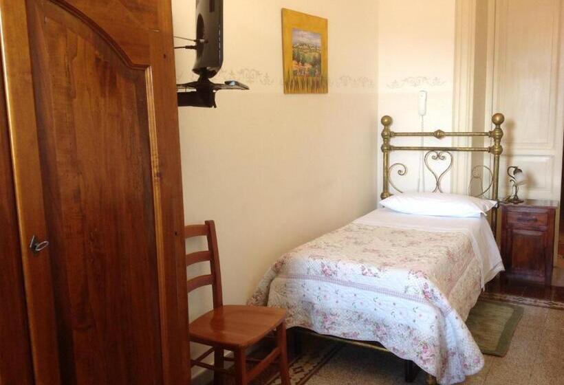 اتاق استاندارد سه نفره, Albergo Cavour