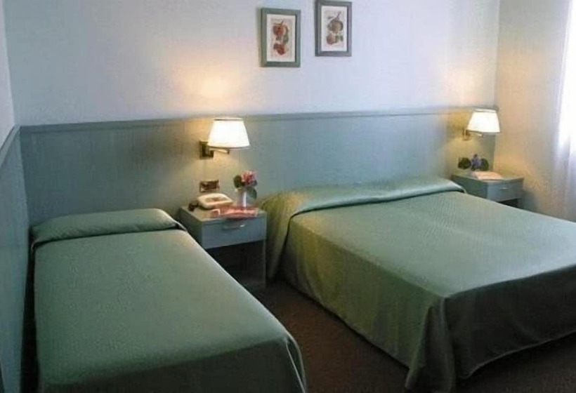 스탠다드 트리플 룸, Albergo Della Corona