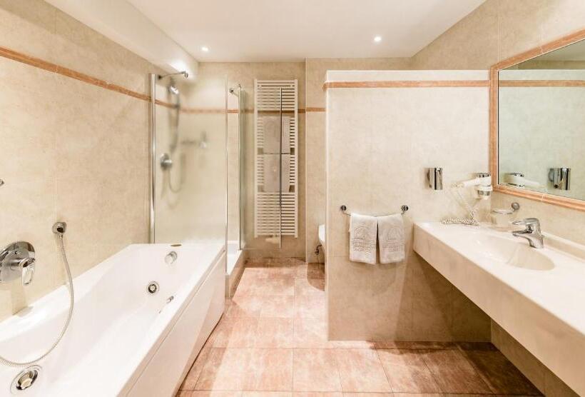 Люкс с Балконом, Schneeberg Family Spa Resort