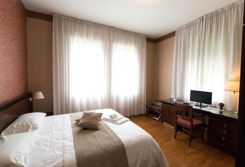 اتاق استاندارد یک نفره, Villa Lussana