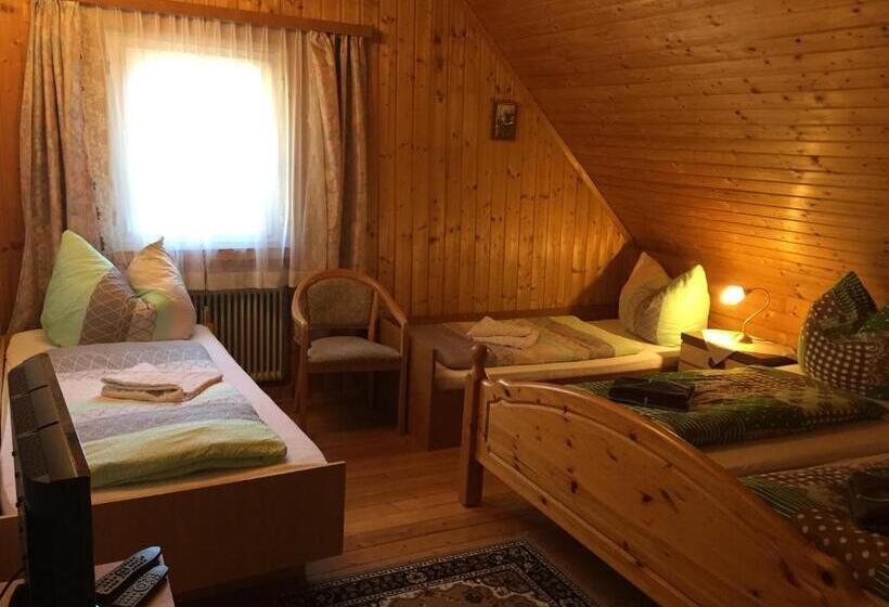 Номер Стандарт Четырехместный Совместный Санузел, Gasthaus Luggwirt