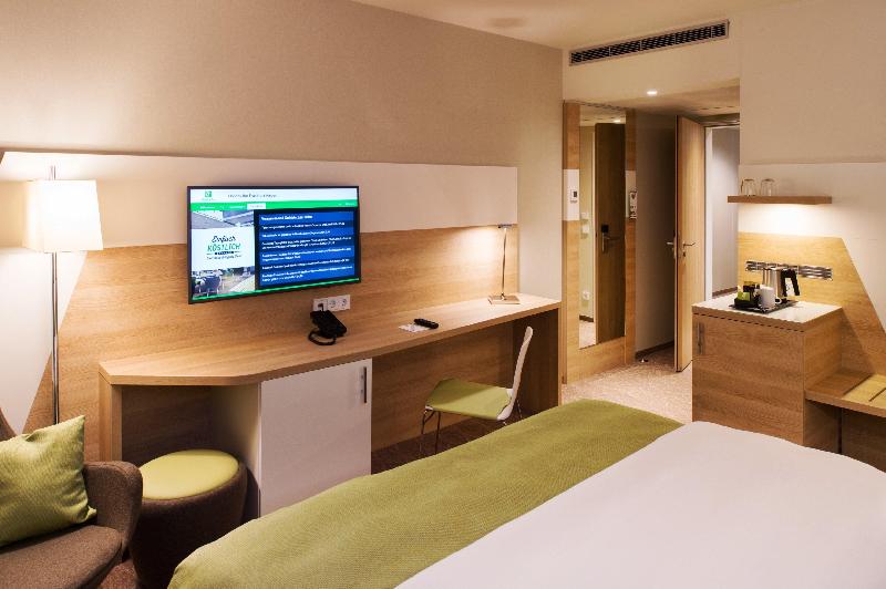 اتاق استاندارد با تخت دو نفره بزرگ, Holiday Inn Frankfurt Airport, An Ihg