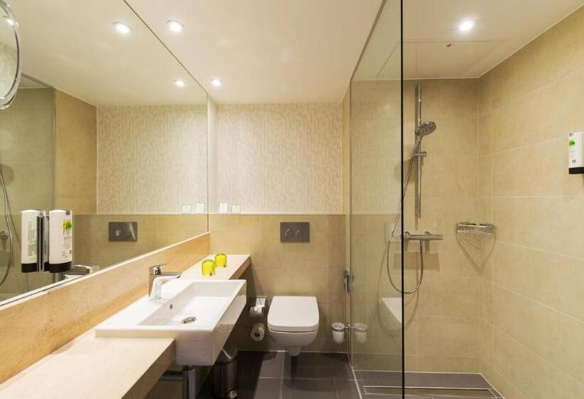 带特大床的标准间, Holiday Inn Frankfurt Airport, An Ihg