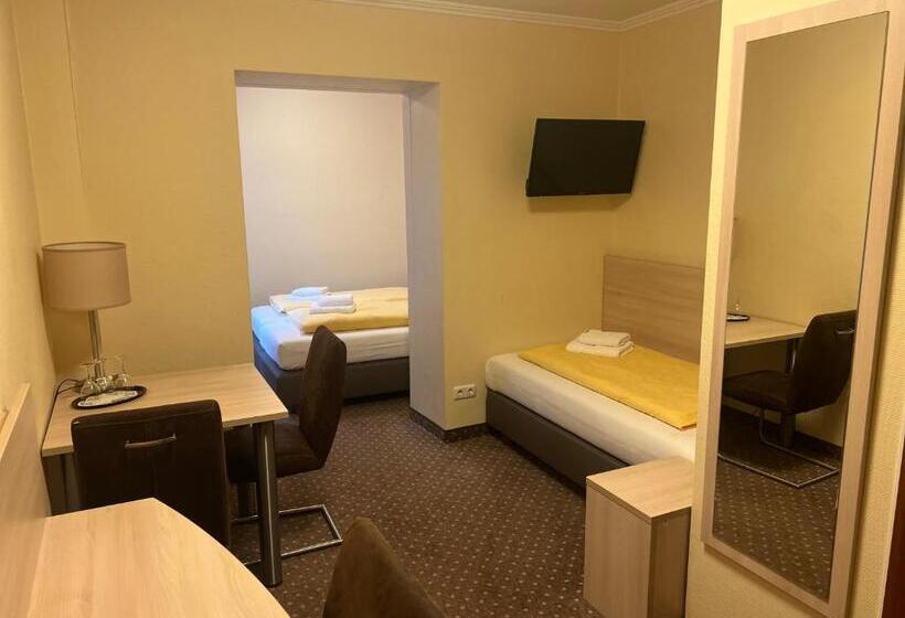 Трехместный Номер Базовый, M&m Hotel   Seevetal