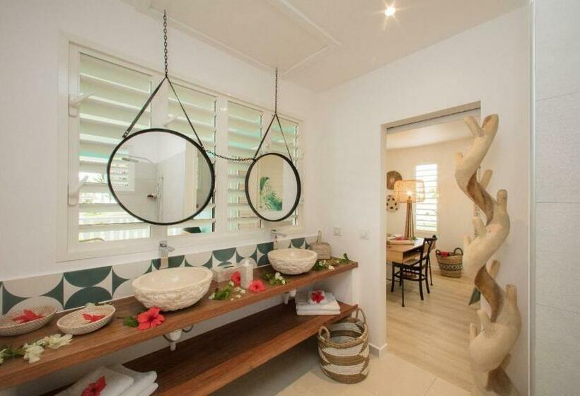 بانگلوی استاندارد با چشم‌انداز دریا, Raiatea Lodge