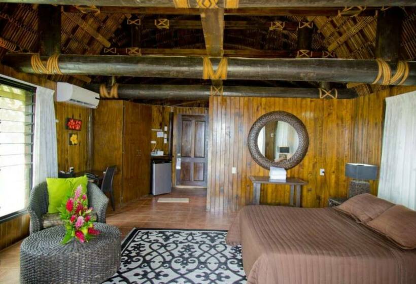 بانگلوی استاندارد با چشم‌انداز دریا, Le Lagoto Resort & Spa