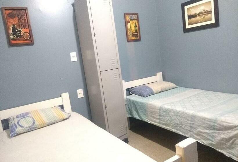 Bed in een Gedeelde Kamer, Hostel Freeway