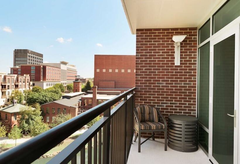 발코니가 있는 스위트, Embassy Suites By Hilton Greenville Downtown Riverplace