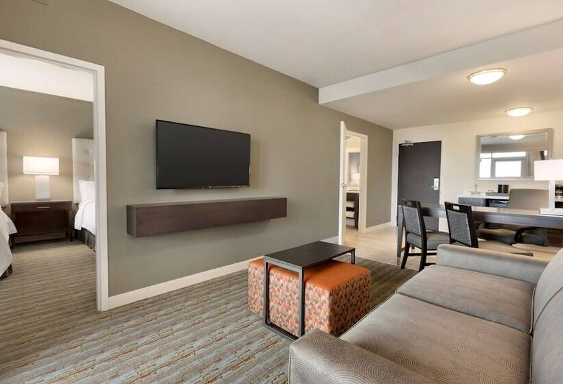 발코니가 있는 스위트, Embassy Suites By Hilton Greenville Downtown Riverplace