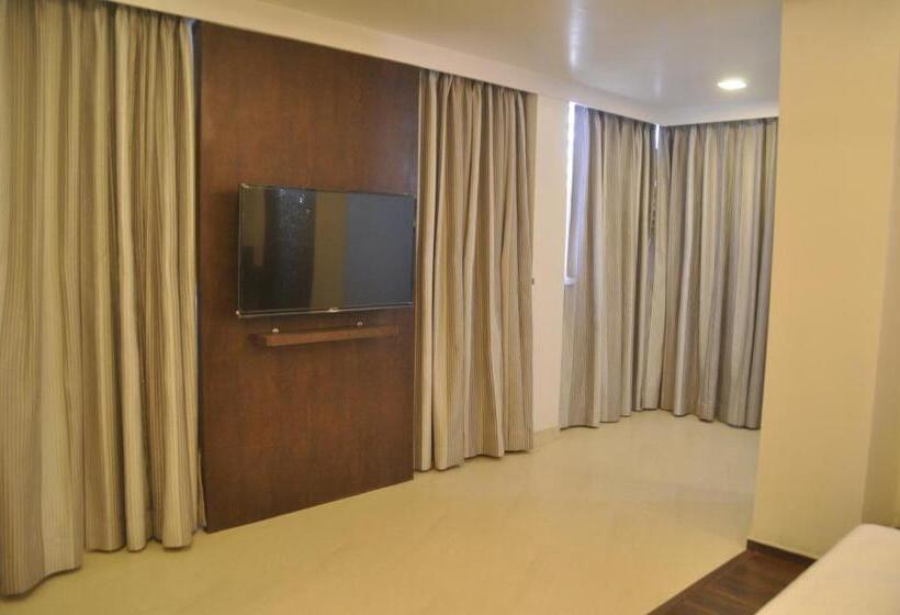 Люкс Deluxe Кровать Кинг, Sai Residency