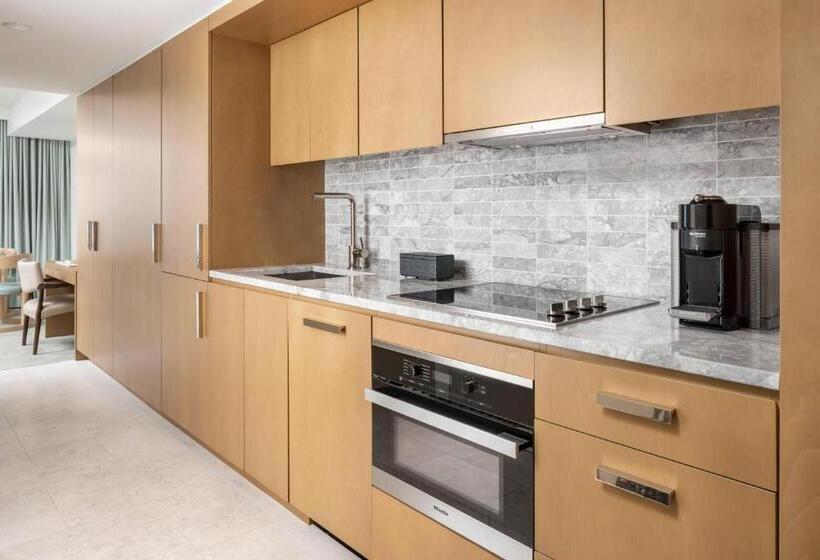 Люкс Deluxe Вид на Море, The Ritzcarlton Residences, Waikiki Beach