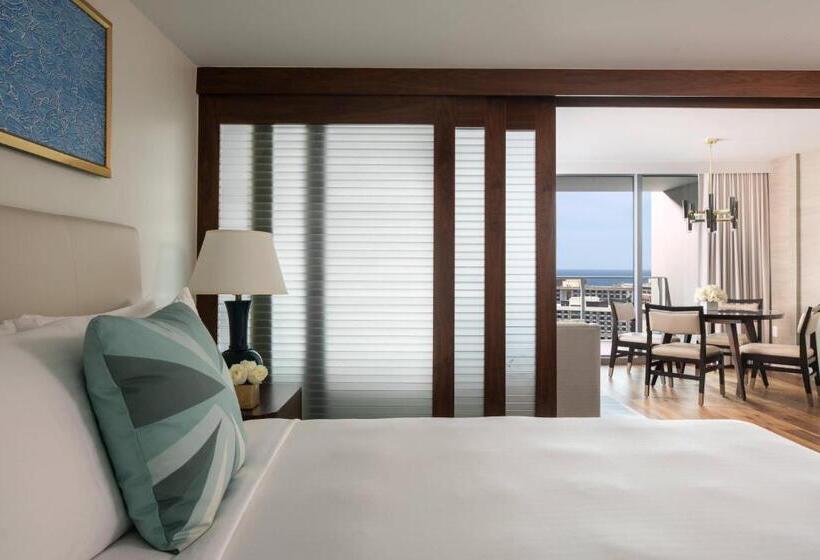 2 Bedrooms Suite Sea View, The Ritzcarlton Residences, Waikiki Beach