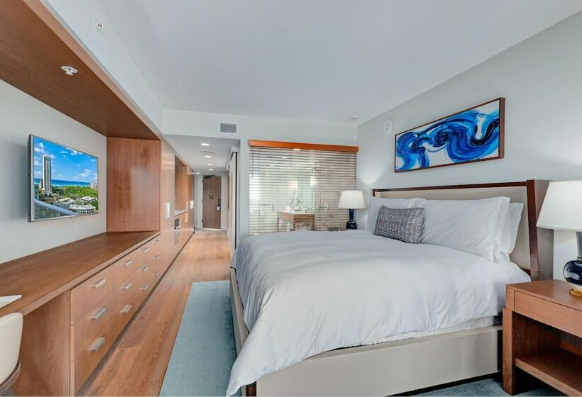 Номер Deluxe Вид на Море, The Ritzcarlton Residences, Waikiki Beach