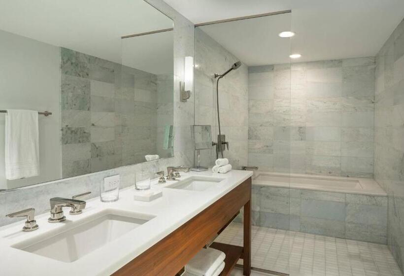 2 Bedrooms Suite Sea View, The Ritzcarlton Residences, Waikiki Beach