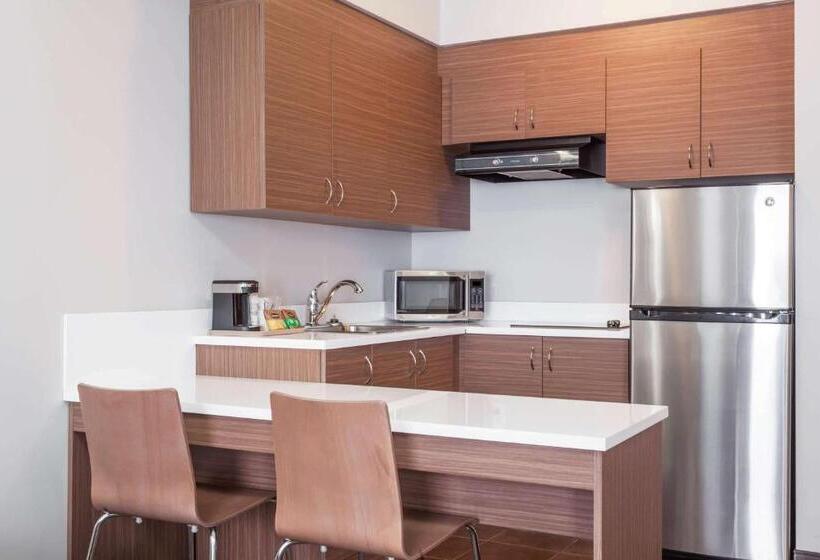 Люкс Повышенной Комфортности, Microtel Inn & Suites By Wyndham Kirkland Lake