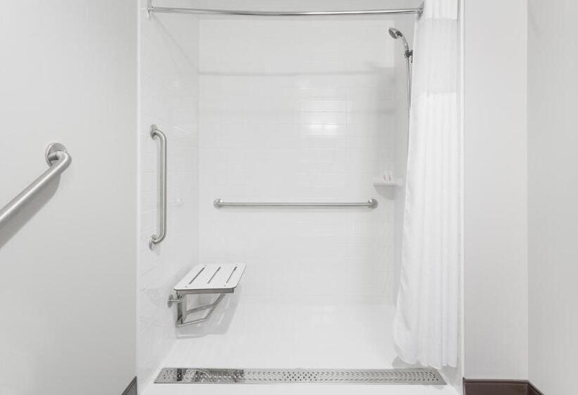Номер Стандарт Адаптированный для Инвалидов, Microtel Inn & Suites By Wyndham Kirkland Lake