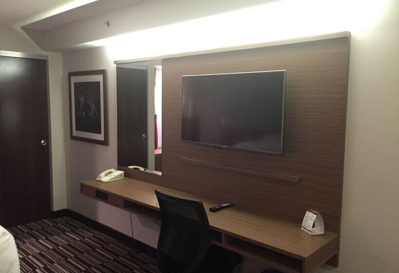 Люкс, Microtel Inn & Suites By Wyndham Kirkland Lake