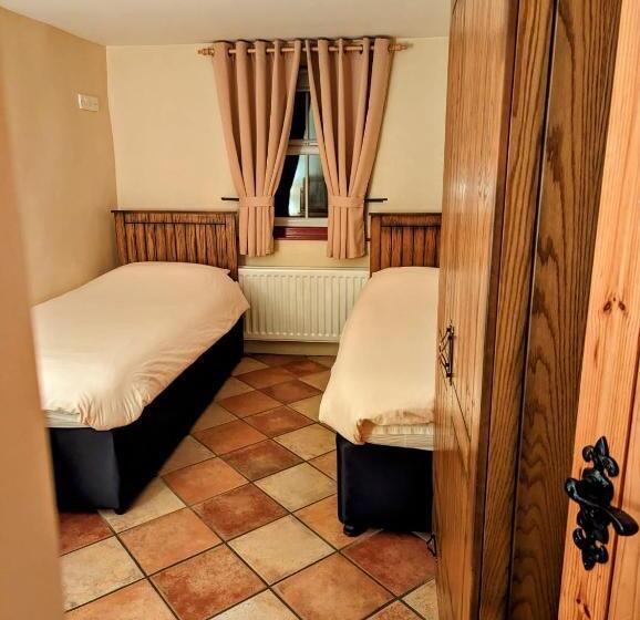 Дом 3 Спальни, Millers Close Holiday Cottages