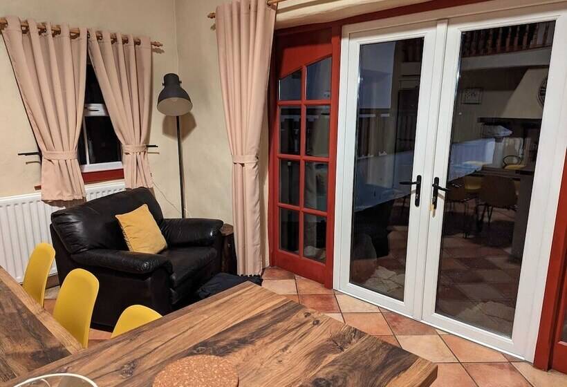 Дом 3 Спальни, Millers Close Holiday Cottages