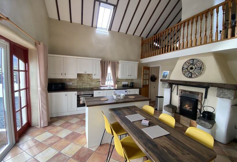 Дом 3 Спальни, Millers Close Holiday Cottages