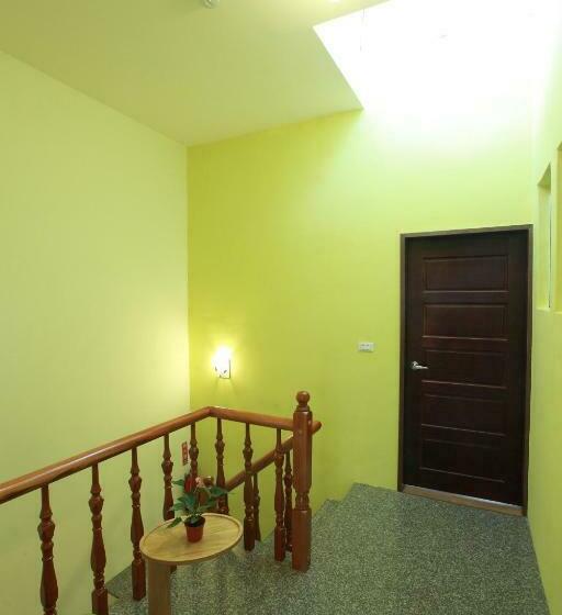 اتاق استاندارد چهار تخته, Dali Moonlight B&b