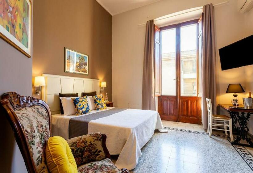 Трехместный Номер Стандарт с Балконом, Marlin Rooms