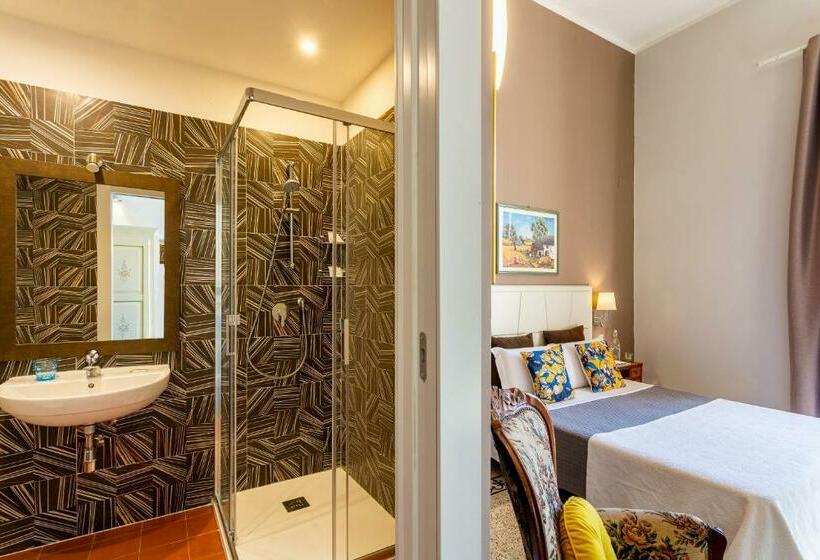 Трехместный Номер Стандарт с Балконом, Marlin Rooms